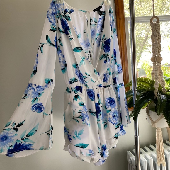 Forever 21 Long sleeve romper double lining Size S - Picture 2 of 2